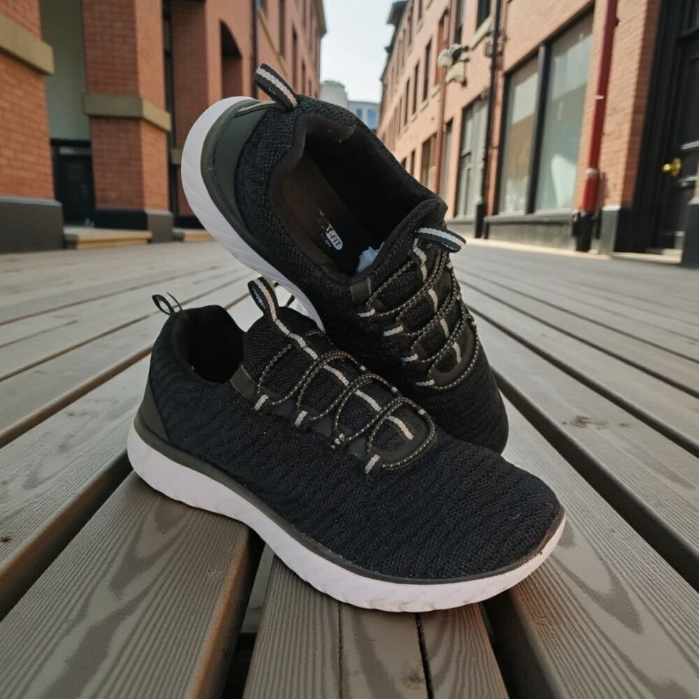 Athletic Works Women's Black Bungee Tennis Sneakers - Size 6